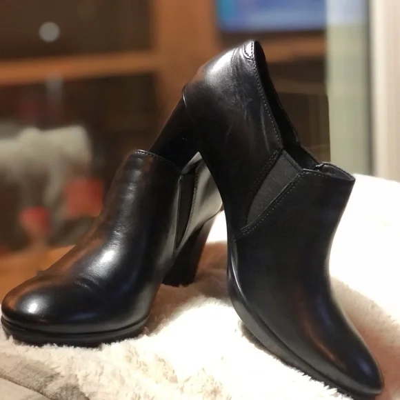 ECCO Heeled Leather Booties - Picture 3 of 5